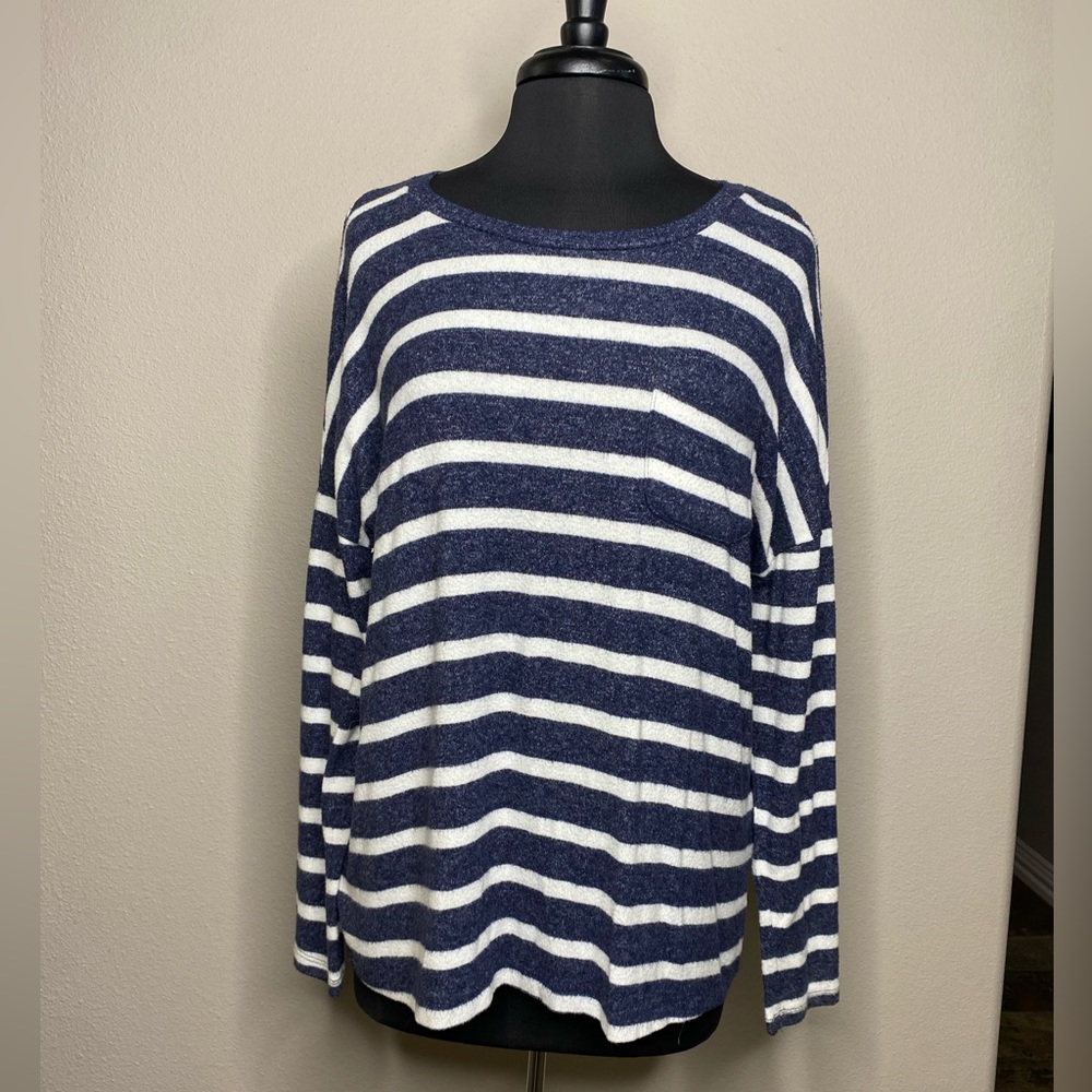 Striped navy blue and white sweater, Size Large